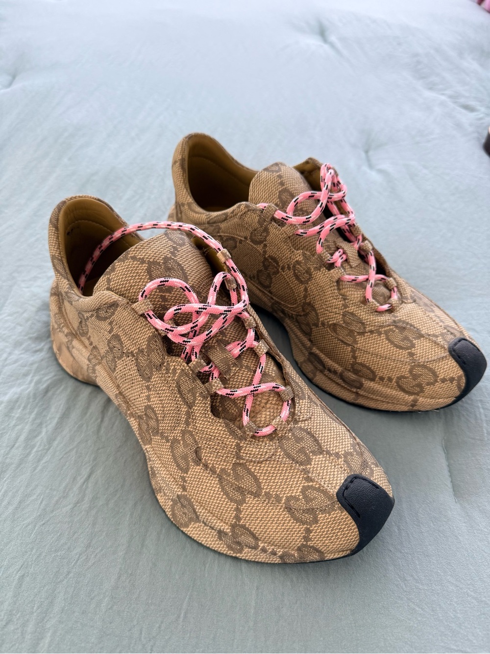 Authentic Gucci GG Monogram Sneakers Pink Laces Excellent Condition